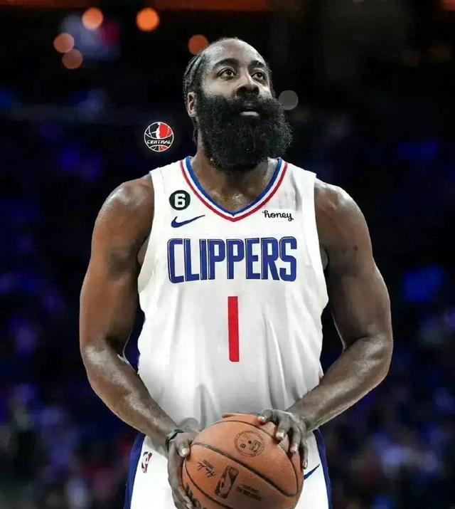 九游游戏中心包含Rookie在快船比赛中险胜，刷新纪录引发热议！比赛高潮迭起的词条